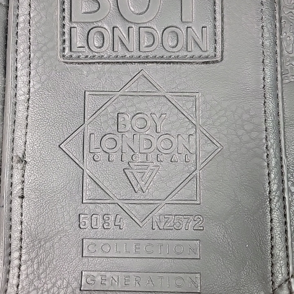 Boy London Messenger bag black 12 X 10 X3 Inches. Great Condition - Picture 2 of 5